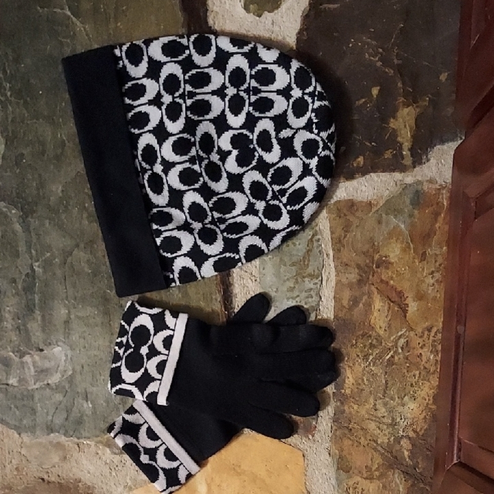 Black and White Patterned Beanie and Gloves Set